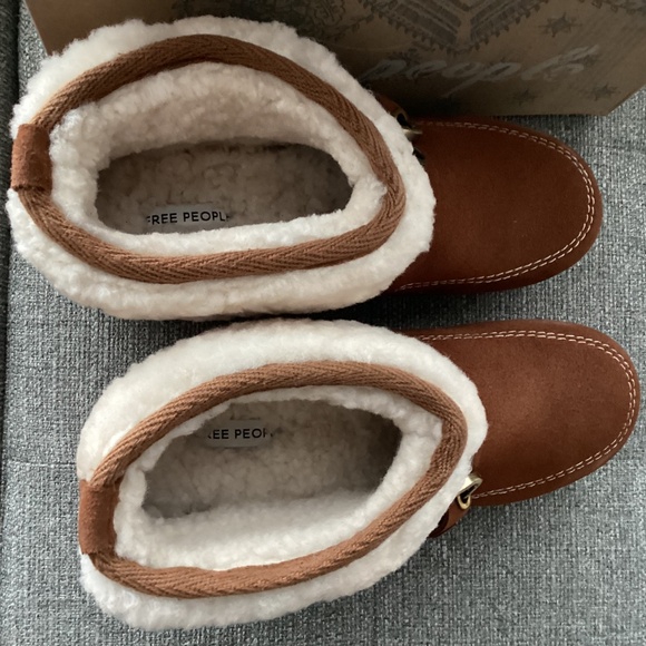 Free People Oak Genuine Shearling Clog Boot (Women) 6.5M - Picture 4 of 13